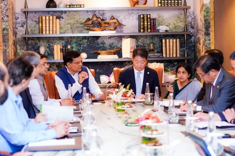 ऊर्जा मंत्री ए.के. शर्मा की उपस्थिति में ताज होटल, लखनऊ में हुई उच्चस्तरीय बैठक