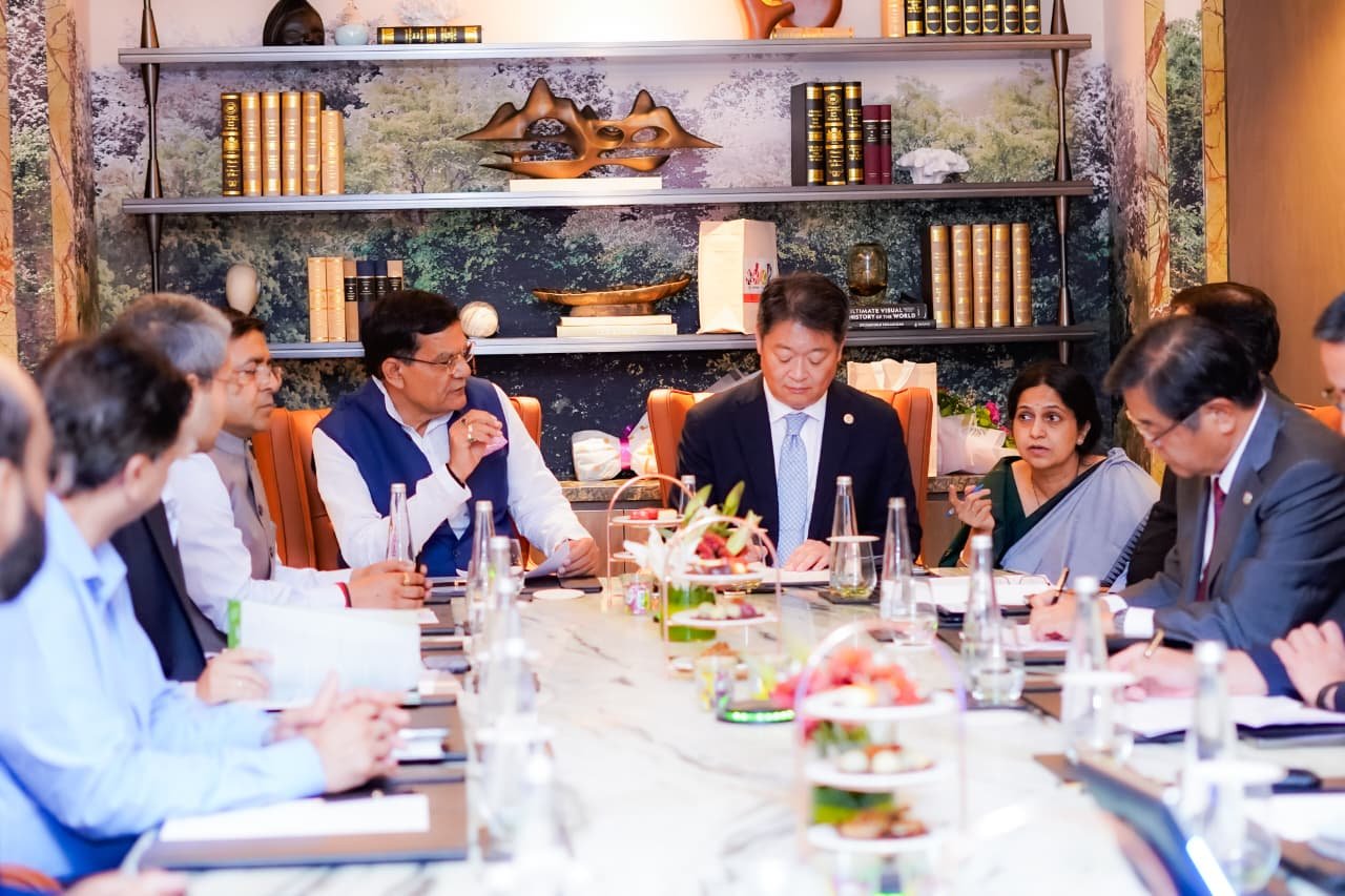 ऊर्जा मंत्री ए.के. शर्मा की उपस्थिति में ताज होटल, लखनऊ में हुई उच्चस्तरीय बैठक
