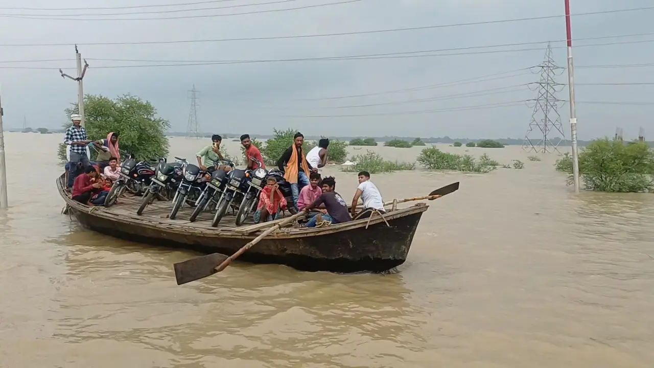 यूपी में फिर मंडराया बाढ़ का खतरा, 13 जिलों के173 गांव प्रभावित”