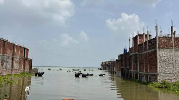 प्रयागराज में बाढ़ का खतरा बढ़ा, गंगा-यमुना का जलस्तर तेजी से बढ़ा