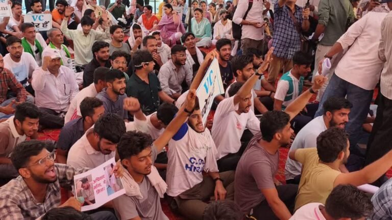 झारखंड में छात्रों का आंदोलन जारी, सरकार से आज फिर होगी वार्ता