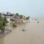 प्रयागराज से वाराणसी तक गंगा का जलस्तर बढ़ा, फिर मंडराया बाढ़ का खतरा