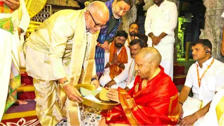 CM योगी ने तिरुपति बालाजी मंदिर में की विशेष पूजा-अर्चना