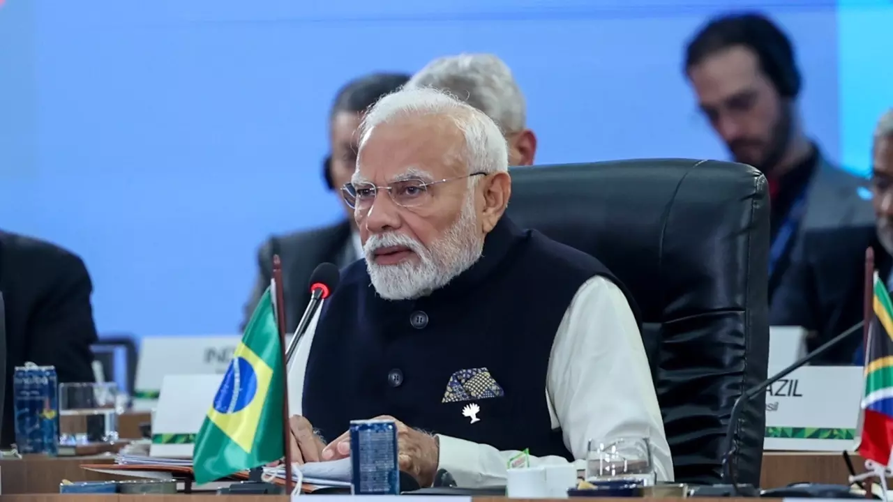 PM मोदी का BRICS में बड़ा संदेश! Technology और Critical Minerals को लेकर दी चेतावनी