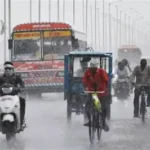 UP में भारी बारिश का अलर्ट! Meerut समेत कई जिलों में School बंद, IMD ने जारी की चेतावनी