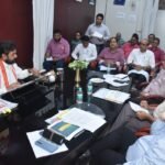 अस्पतालों के निर्माण कार्य पूर्ण होने पर शीघ्र लोकार्पण करायें : डा. दयाशंकर मिश्र