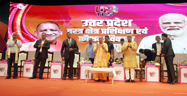 UP में टेक्सटाइल सेक्टर को बड़ी सौगात! 3 योजनाएं लॉन्च