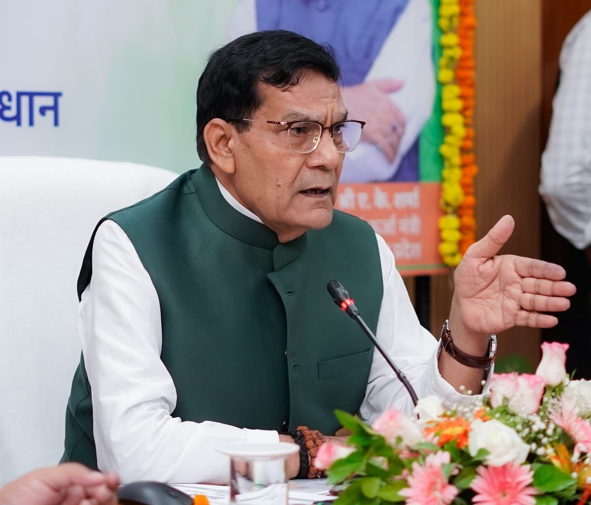 ए.के. शर्मा ने संभव पोर्टल पर सुनीं जनशिकायतें, अधिकारियों को समयबद्ध निस्तारण के दिए निर्देश
