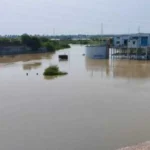 UP Flood: बाढ़ प्रभावित इलाकों में राहत अभियान तेज, फील्ड में उतरे अधिकारी