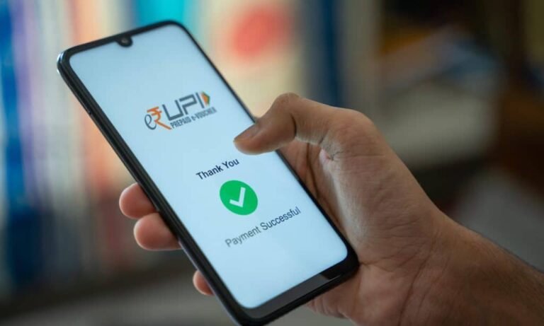 UPI पर बड़ा बदलाव! ₹2,000 से ऊपर पेमेंट पर 0.4% MDR, जानिए किसे देना होगा चार्ज