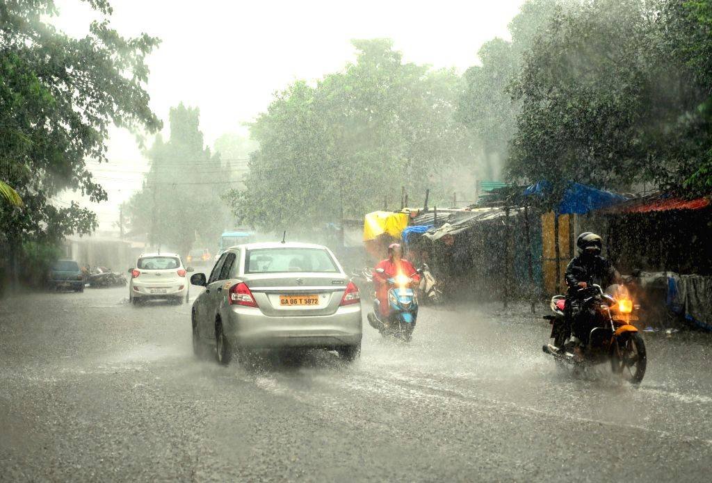 UP में बारिश का कहर! 15 मौतें, 117 मकान क्षतिग्रस्त | Heavy Rain Alert