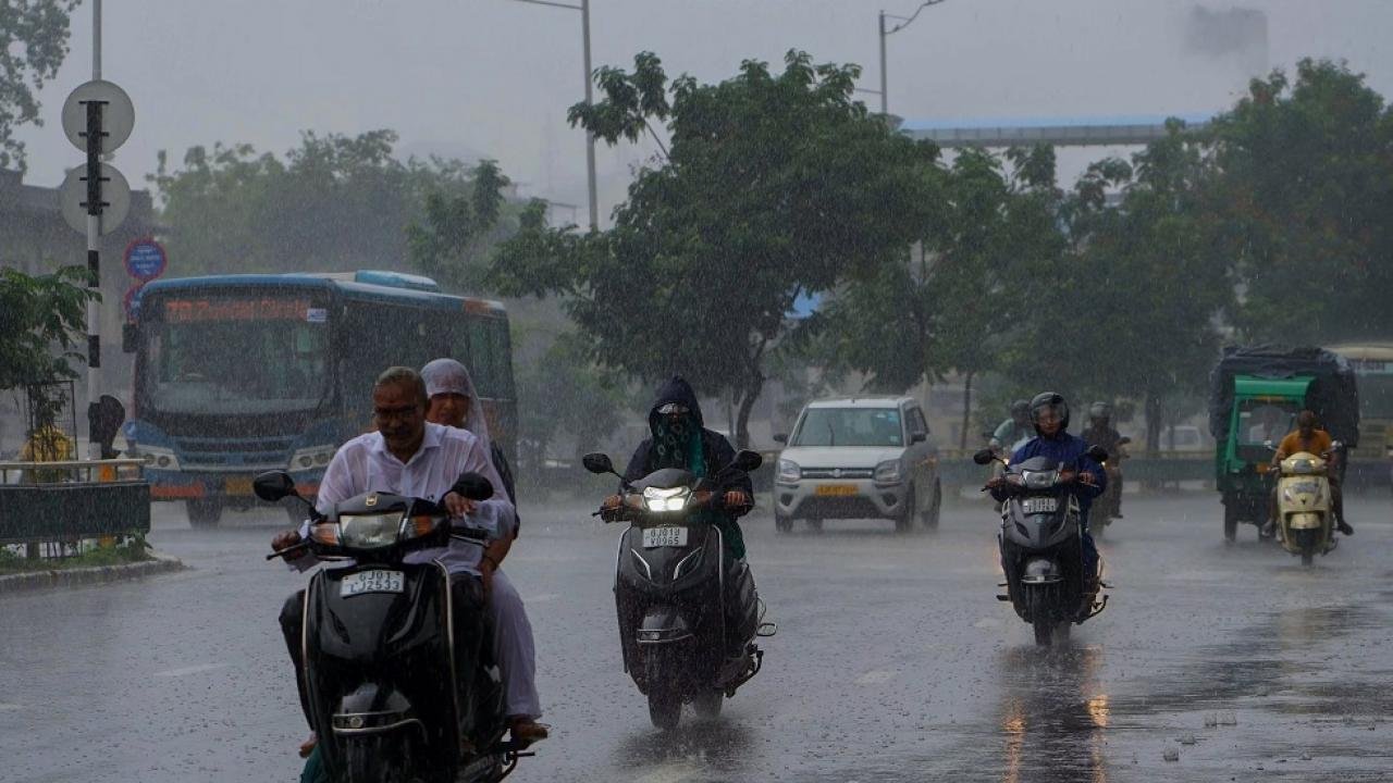 दिल्ली-NCR समेत कई राज्यों में भारी बारिश का अलर्ट