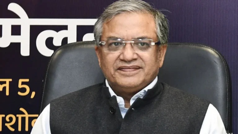 CEC Gyanesh Kumar के खिलाफ प्रदर्शन! SIR पर घमासान, Delhi में बड़ी कार्रवाई