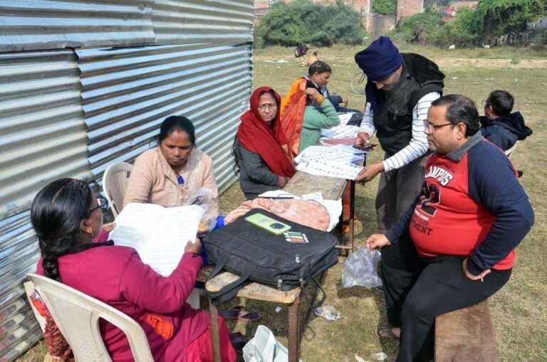 वोटर लिस्ट से 13 करोड़ नाम हटने पर बवाल! SIR को लेकर Election Commission पर उठे सवाल